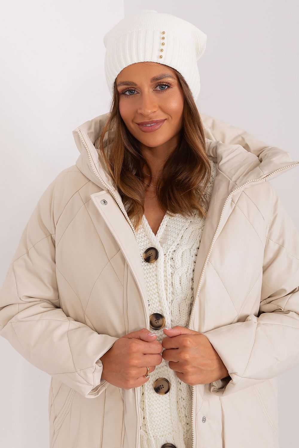   Czapka Damska Model JK-CZ-13-1.20 Ecru - Rue Paris 