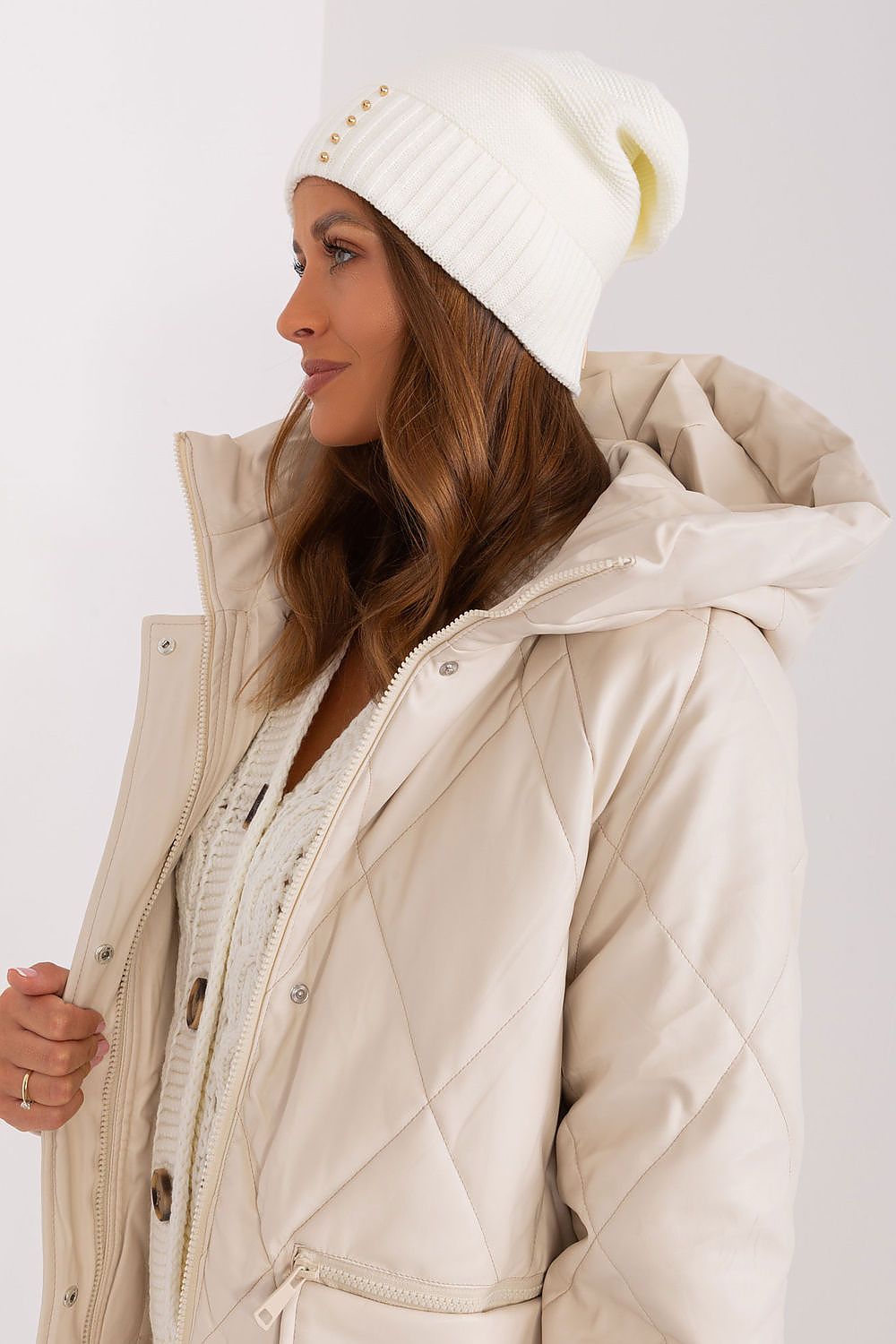   Czapka Damska Model JK-CZ-13-1.20 Ecru - Rue Paris 