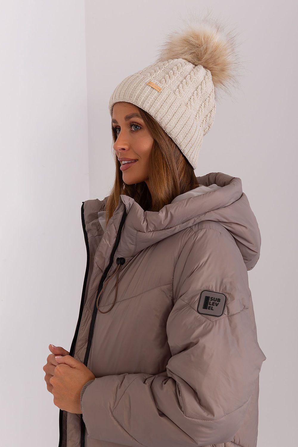   Czapka Damska Model JK-CZ-10.51 Beige - Rue Paris 