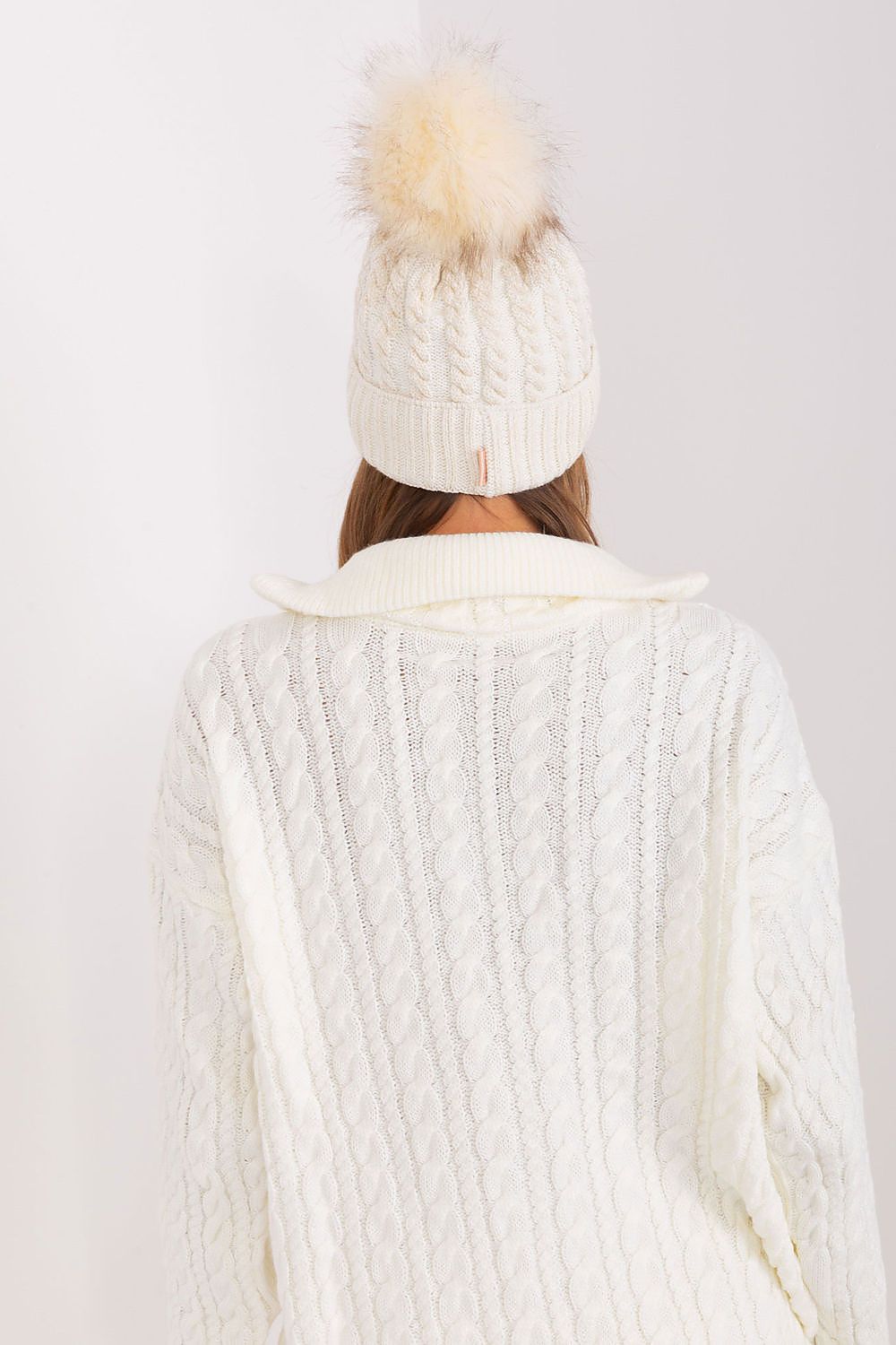   Czapka Damska Model JK-CZ-10.51 Ecru - Rue Paris 