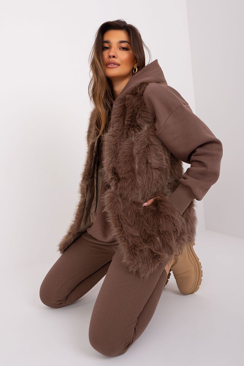   Kamizelka Model AT-KZ-2375.00P Brown - AT 