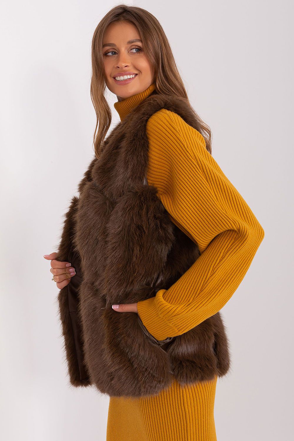   Kamizelka Model AT-KZ-2375.00P Dark Brown - AT 
