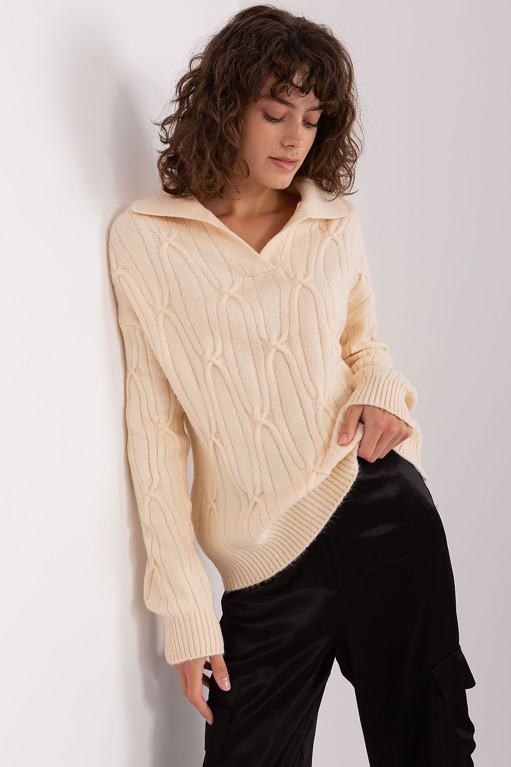   Sweter Damski Model AT-SW-2349-2.27 Light Beige - AT 