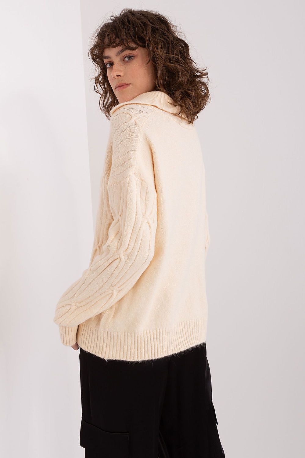   Sweter Damski Model AT-SW-2349-2.27 Light Beige - AT 