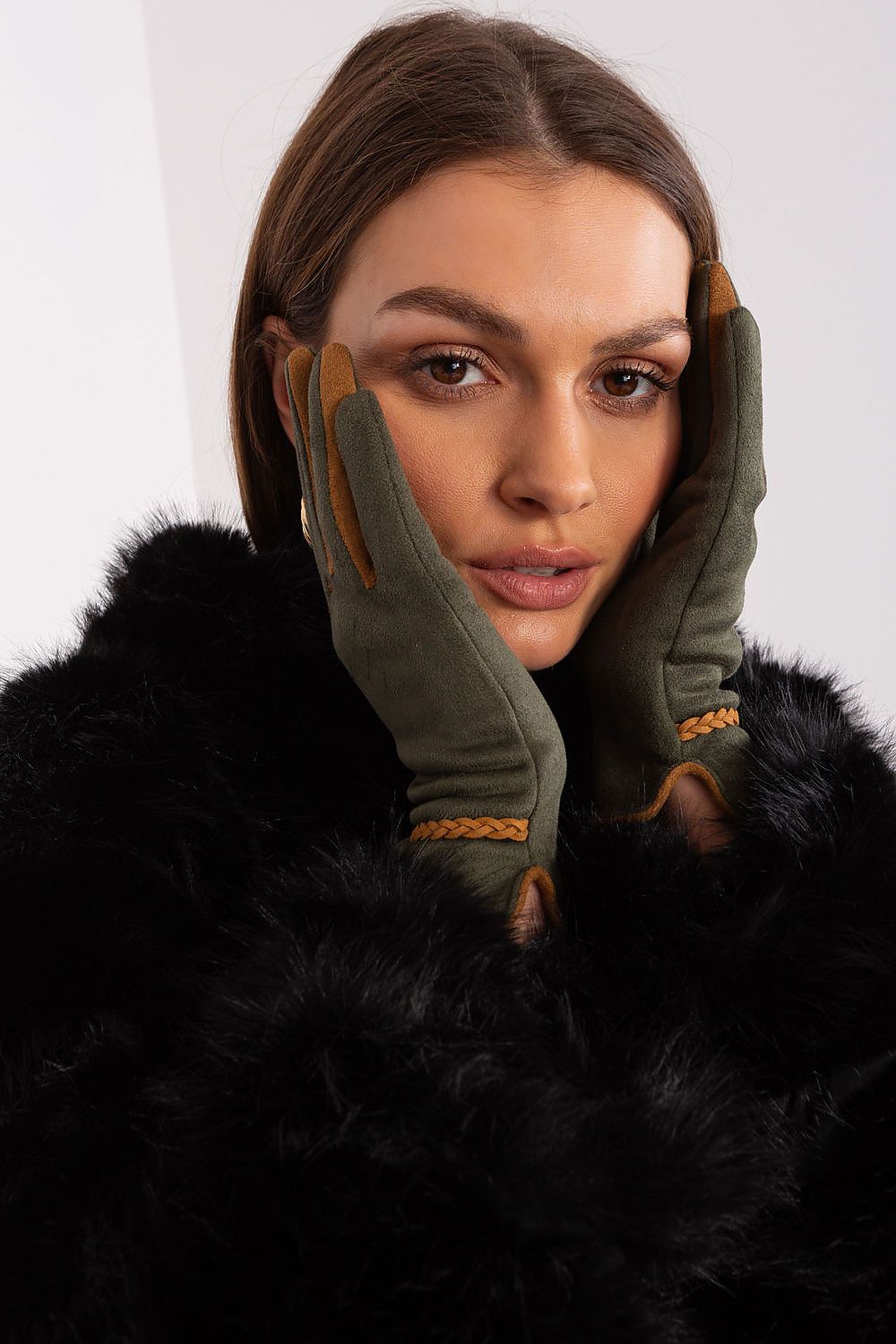   Rękawiczki Model AT-RK-238601.31P Khaki - AT 