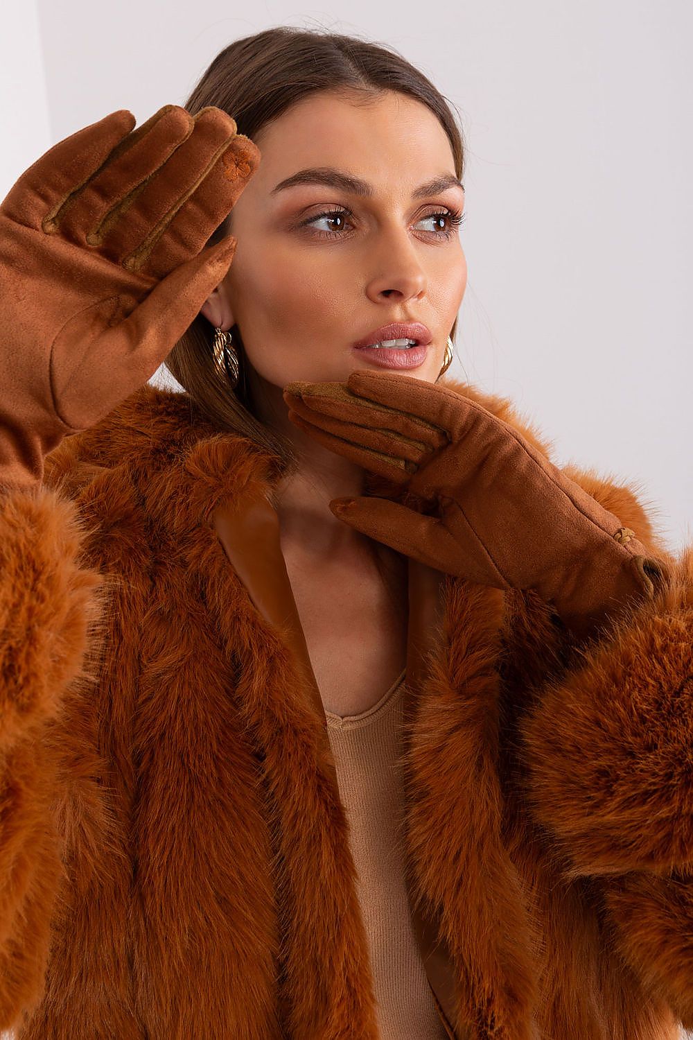   Rękawiczki Model AT-RK-238601.98 Light Brown - AT 