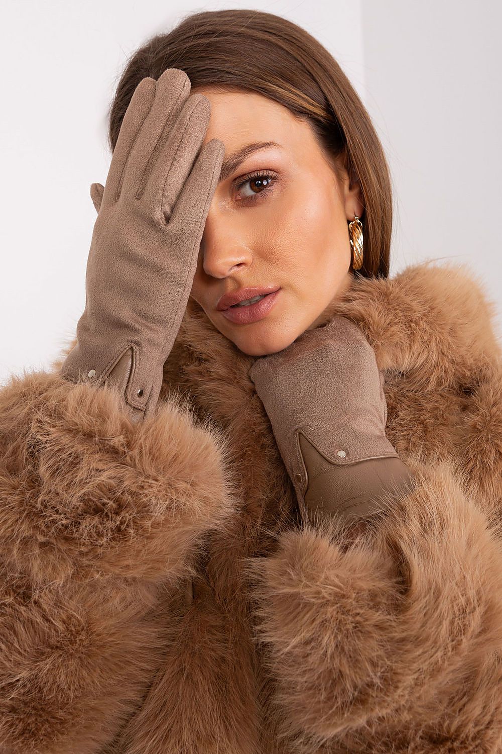   Rękawiczki Model AT-RK-239507.53P Dark Beige - AT 