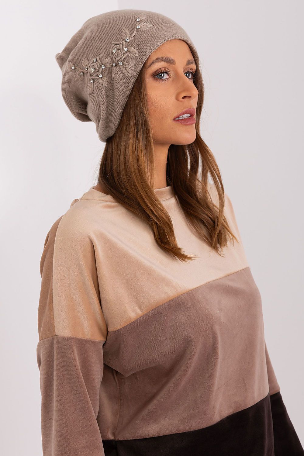   Czapka Model AT-CZ-2329.79 Dark Beige - AT 