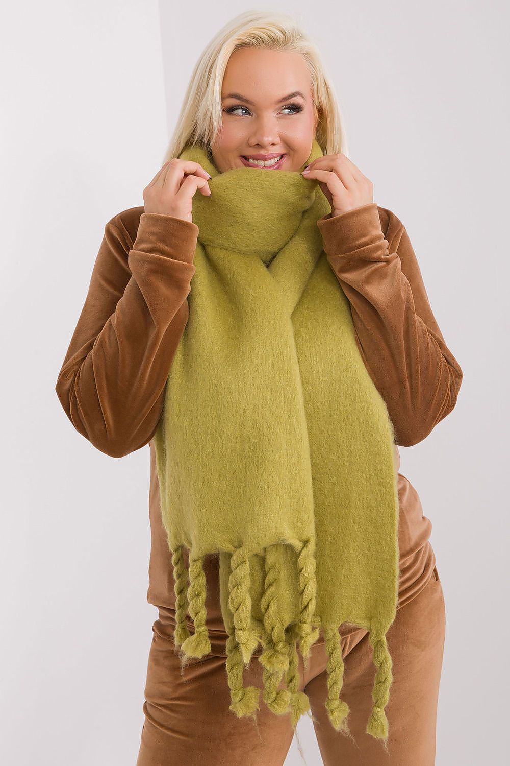   Szalik Model AT-SZ-2313502.63P Olive - AT 