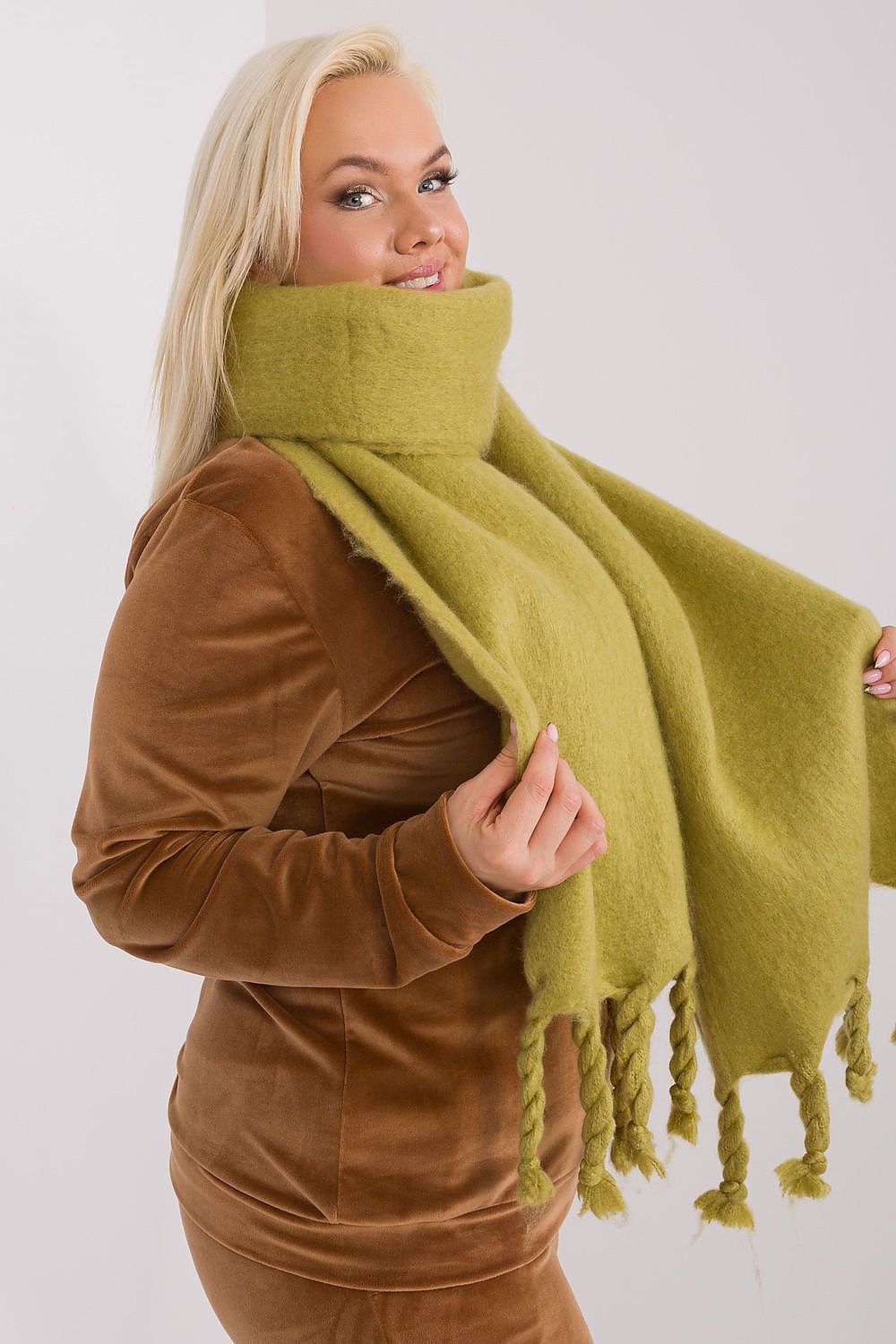   Szalik Model AT-SZ-2313502.63P Olive - AT 