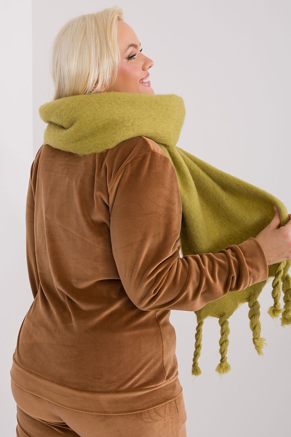   Szalik Model AT-SZ-2313502.63P Olive - AT 