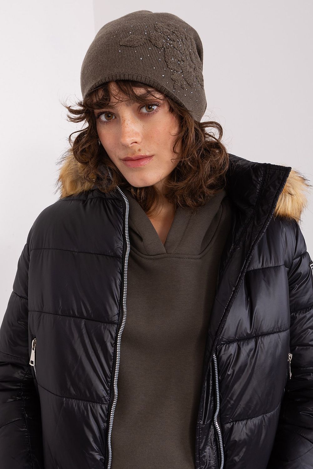   Czapka Model AT-CZ-23250.36P Dark Khaki - AT 