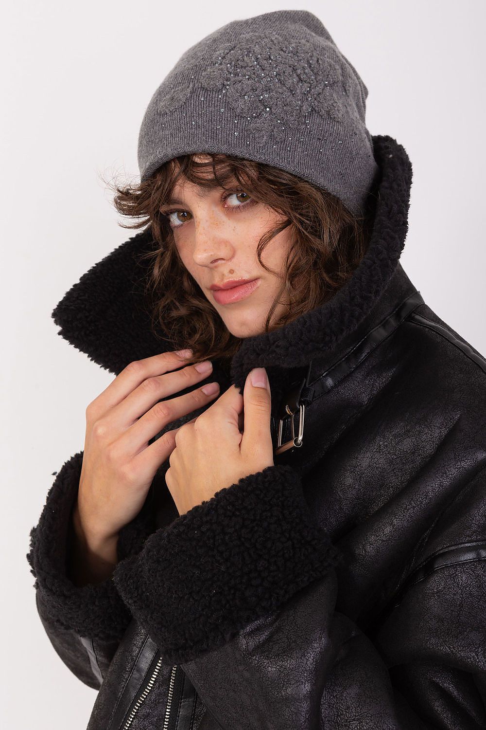   Czapka Model AT-CZ-23250.61P Dark Grey - AT 