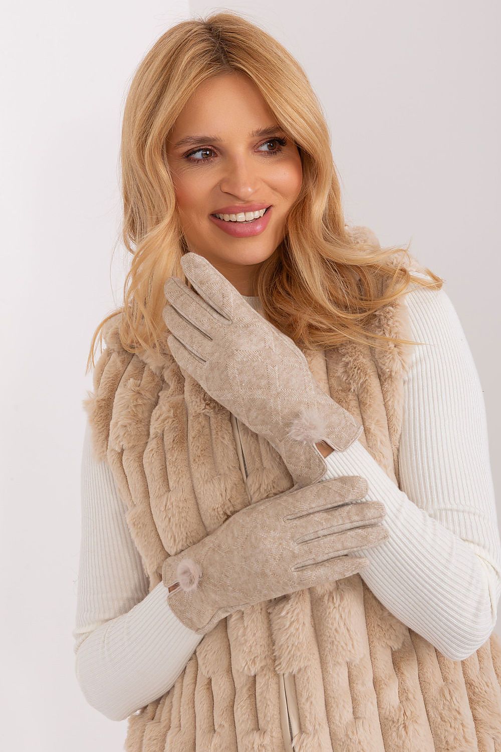   Rękawiczki Model AT-RK-239506.98 Beige - AT 