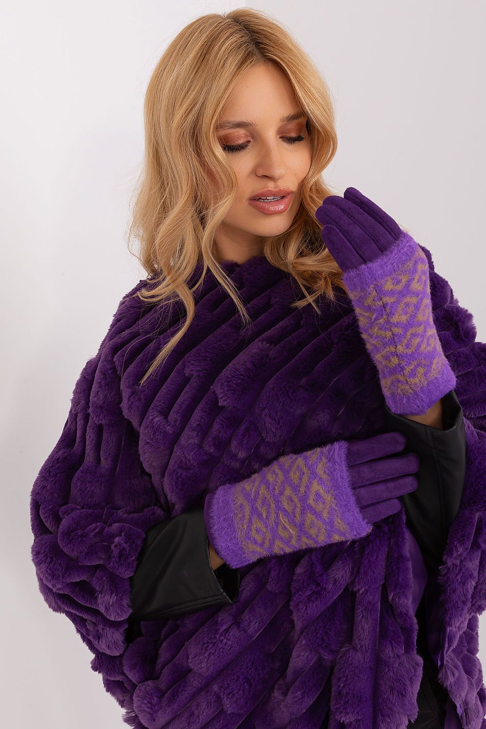   Rękawiczki Model AT-RK-2310.91 Dark Violet - AT 