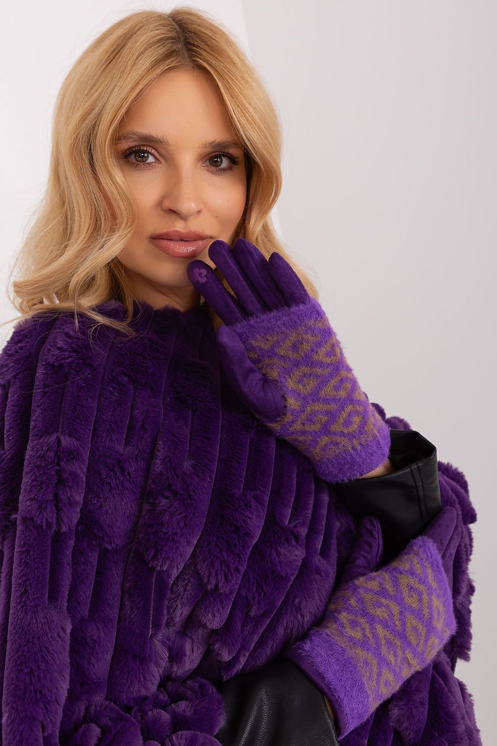   Rękawiczki Model AT-RK-2310.91 Dark Violet - AT 