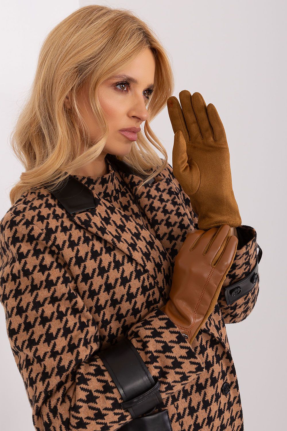   Rękawiczki Model AT-RK-239801.11 Light Brown - AT 