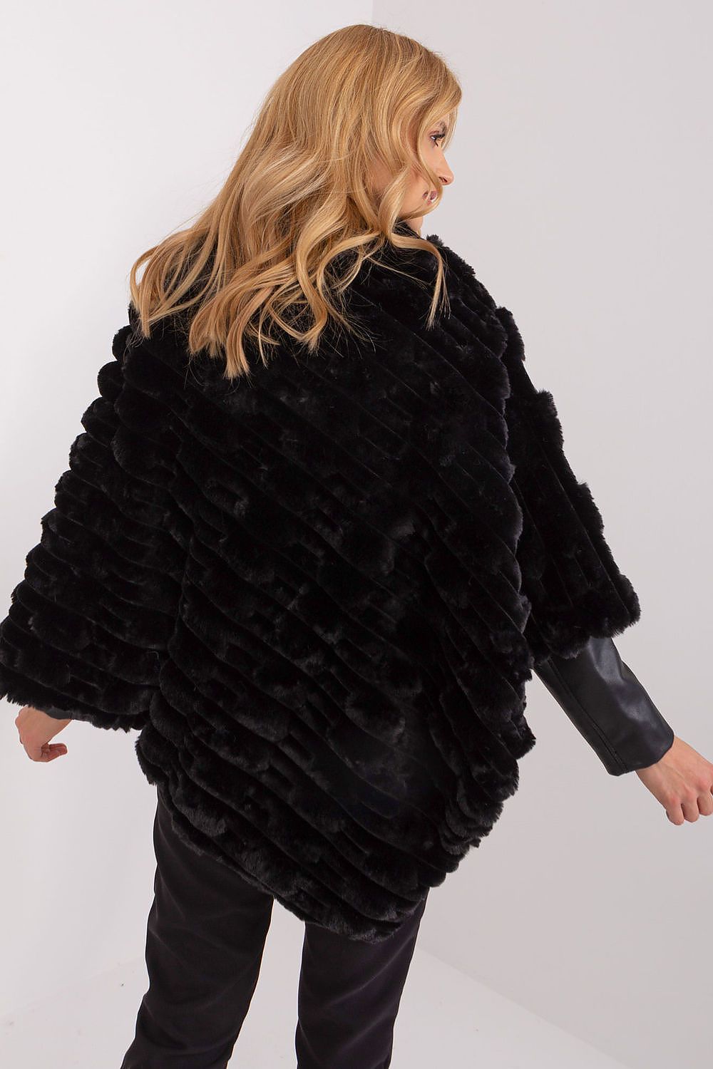  Sweter Ponczo Model AT-PN-2347.16 Black - AT 