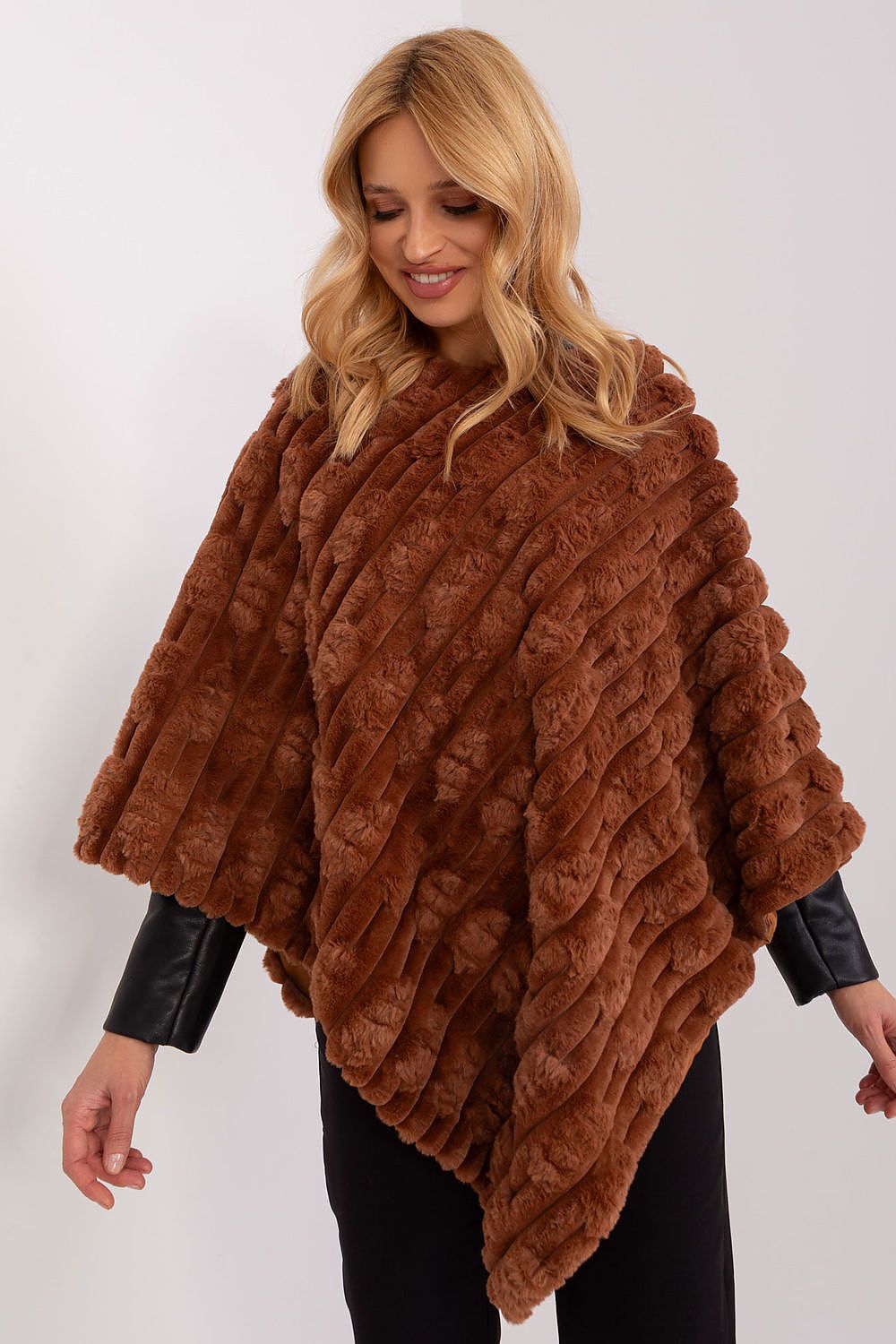  Sweter Ponczo Model AT-PN-2347.16 Light Brown - AT 