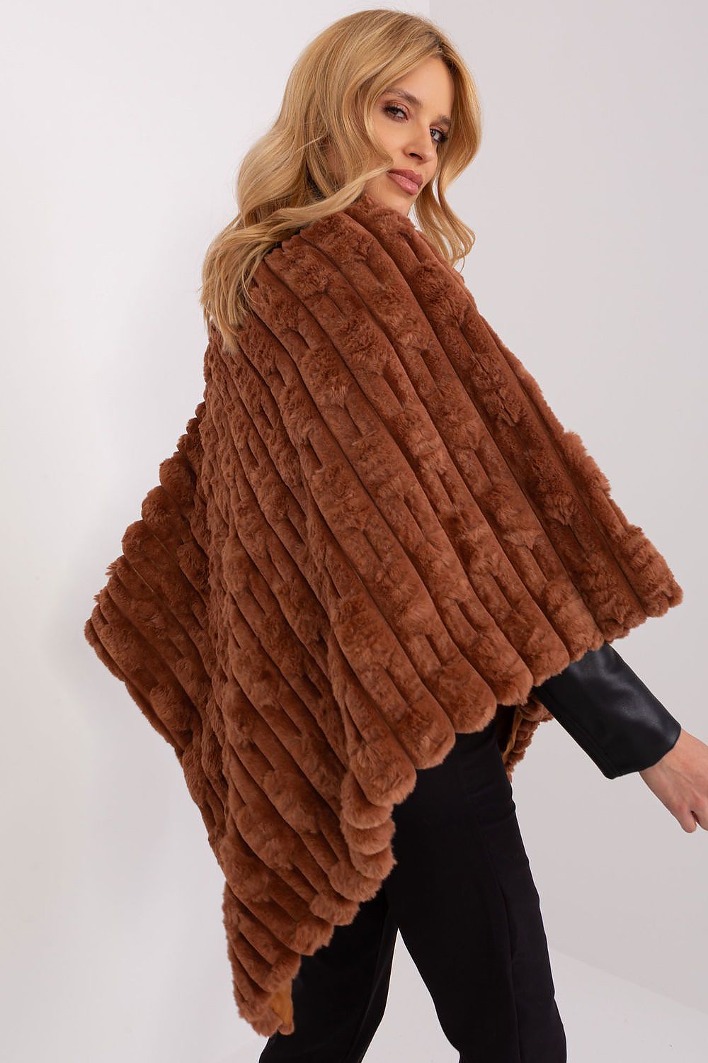  Sweter Ponczo Model AT-PN-2347.16 Light Brown - AT 