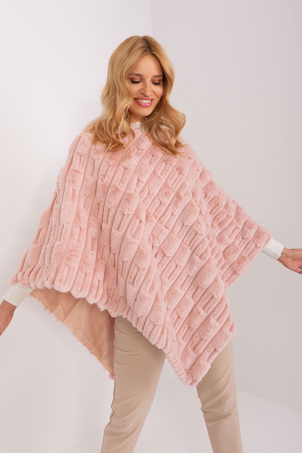  Sweter Ponczo Model AT-PN-2347.68 Light Pink - AT 