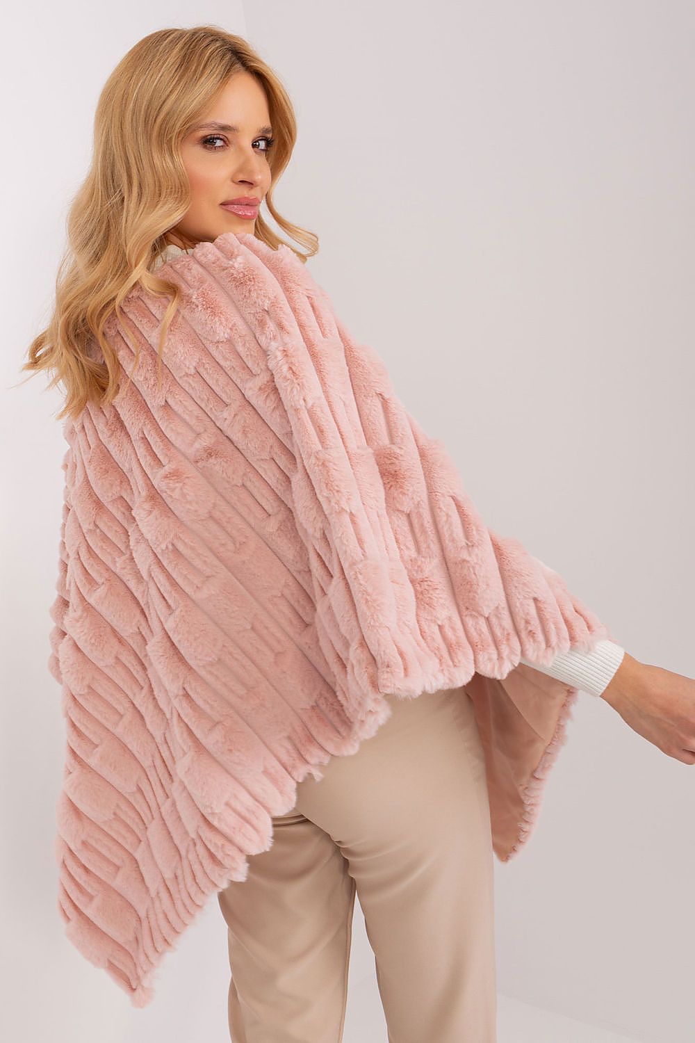  Sweter Ponczo Model AT-PN-2347.68 Light Pink - AT 