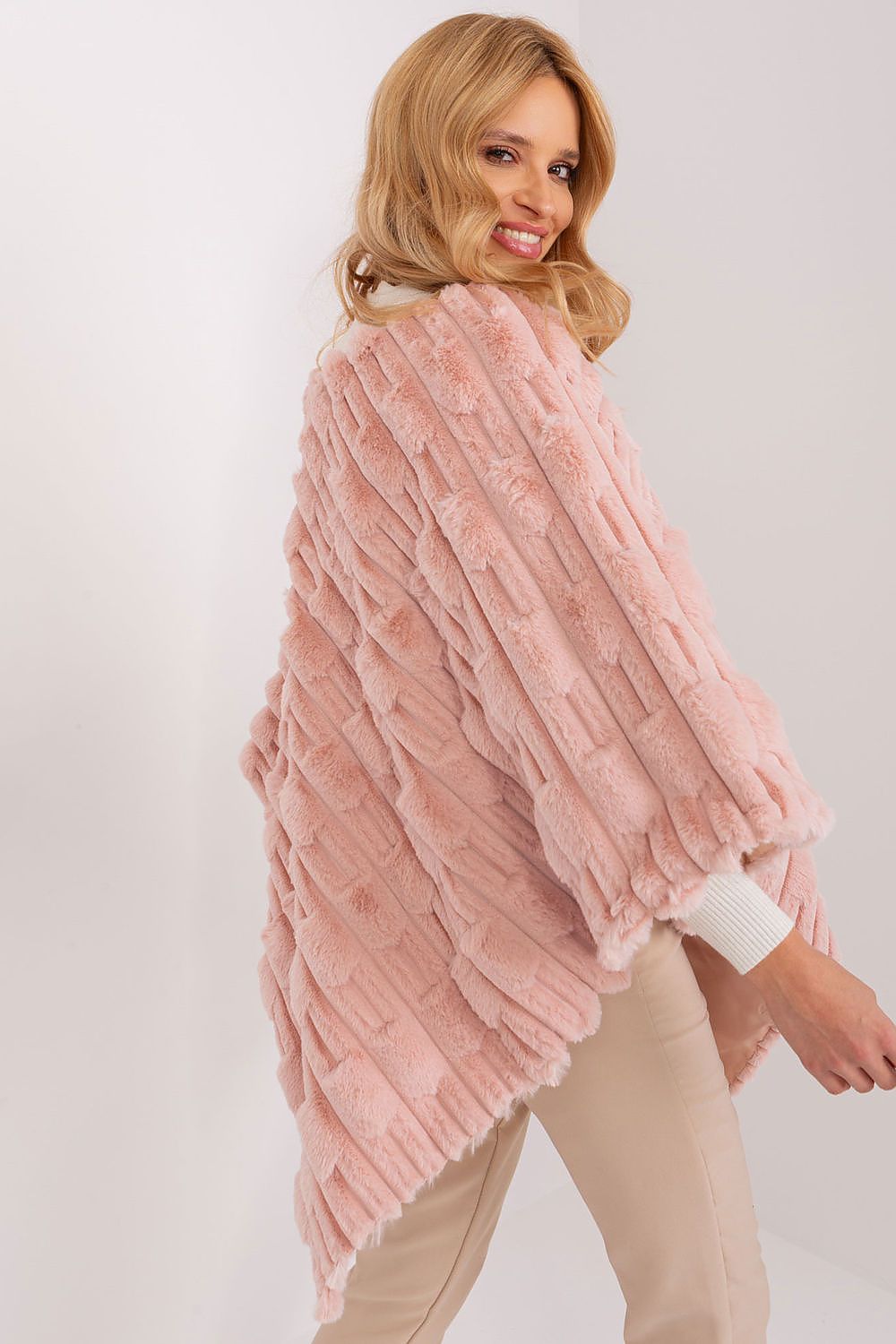  Sweter Ponczo Model AT-PN-2347.68 Light Pink - AT 