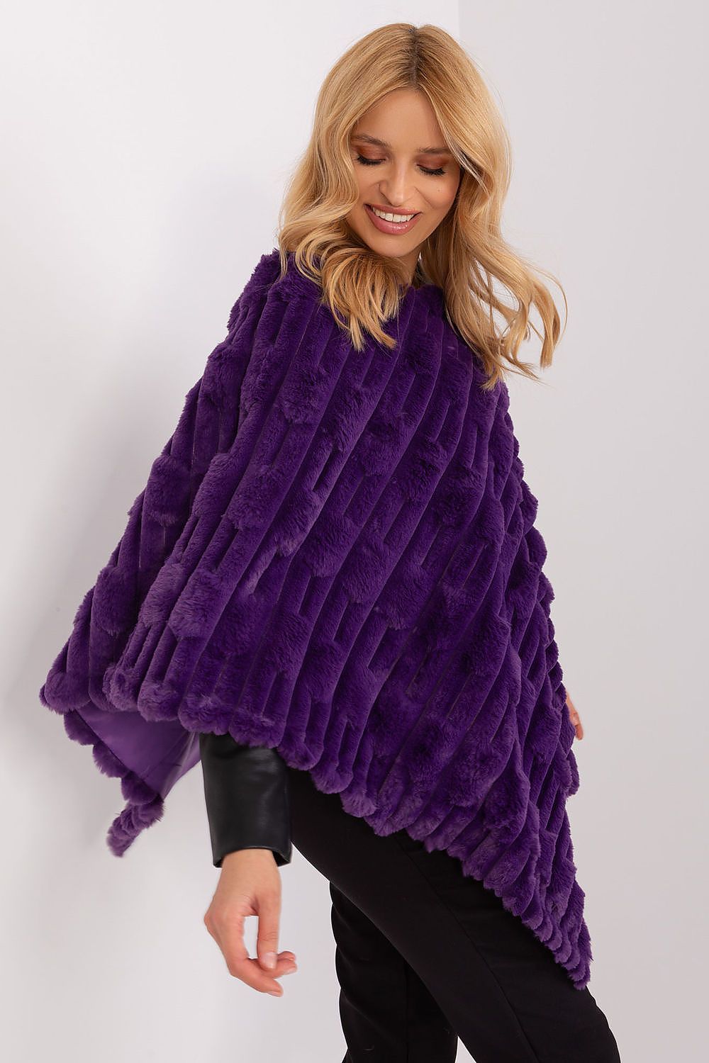  Sweter Ponczo Model AT-PN-2347.68 Dark Violet - AT 