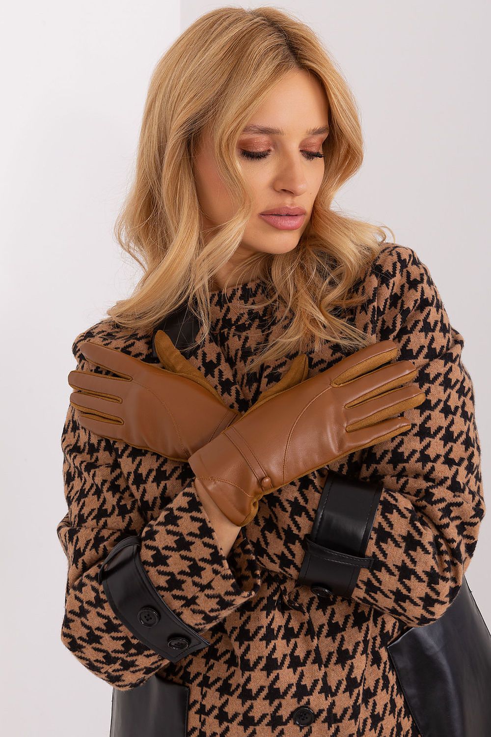   Rękawiczki Model AT-RK-239802.28 Light Brown - AT 