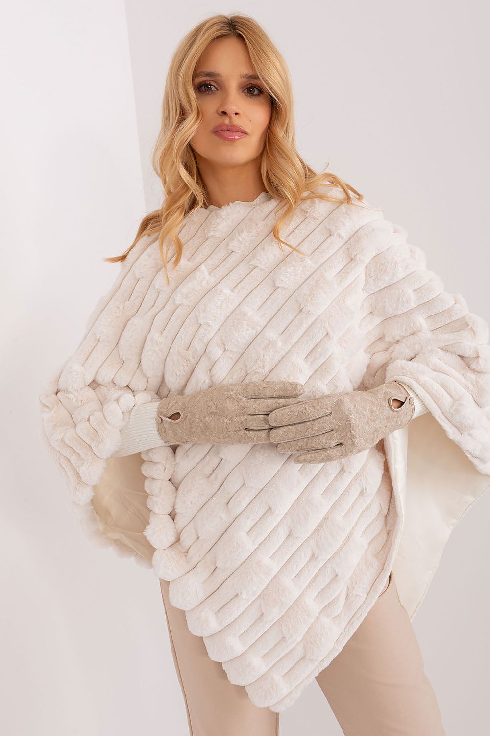   Rękawiczki Model AT-RK-239502.87 Beige - AT 