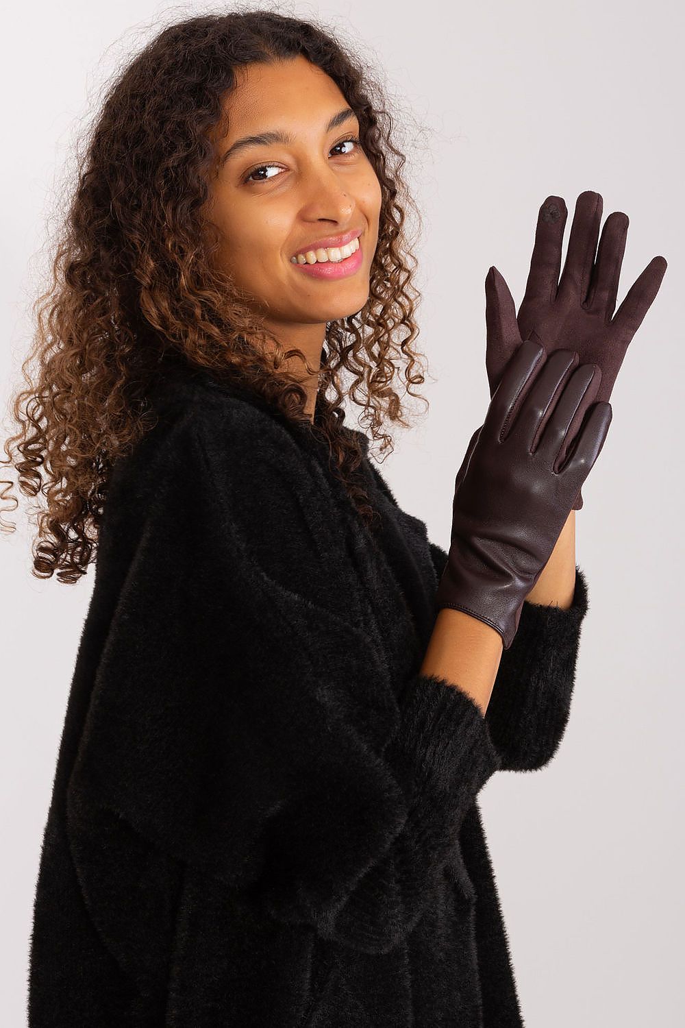   Rękawiczki Model AT-RK-239501A.16 Dark Brown - AT 