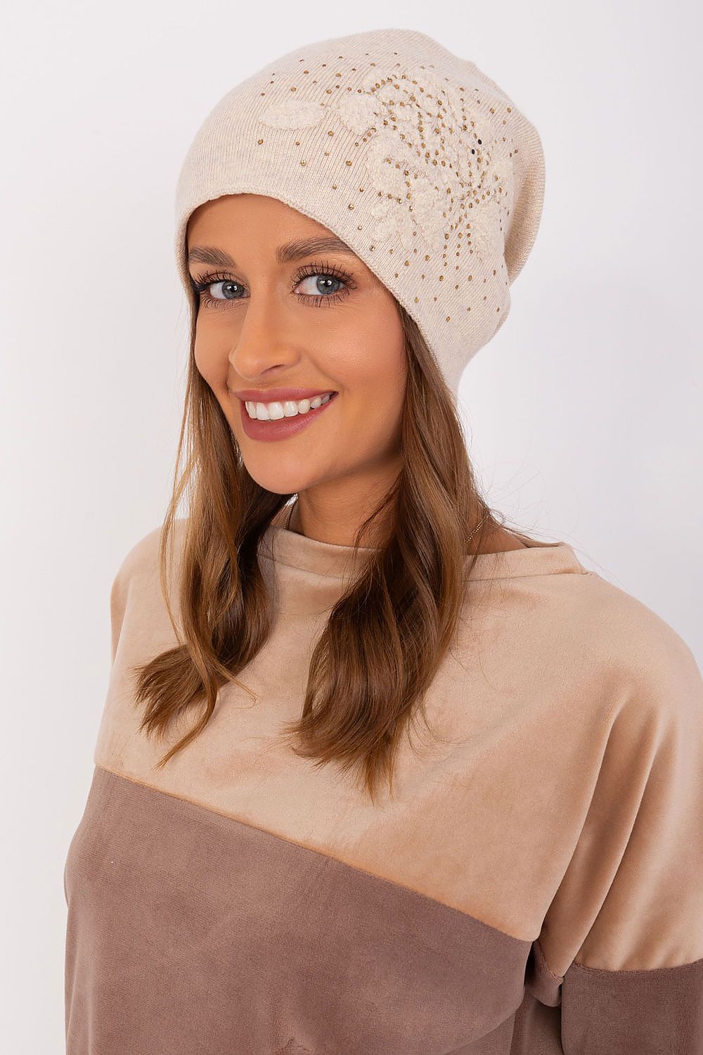   Czapka Model AT-CZ-23250.01P Light Beige - AT 