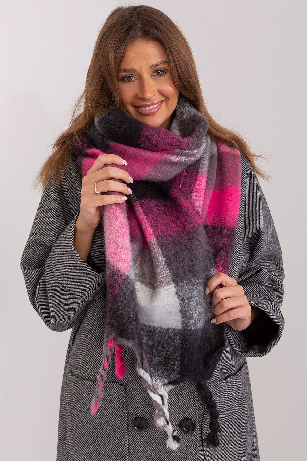   Szalik Model AT-SZ-2313501.97 Black/Pink - AT 