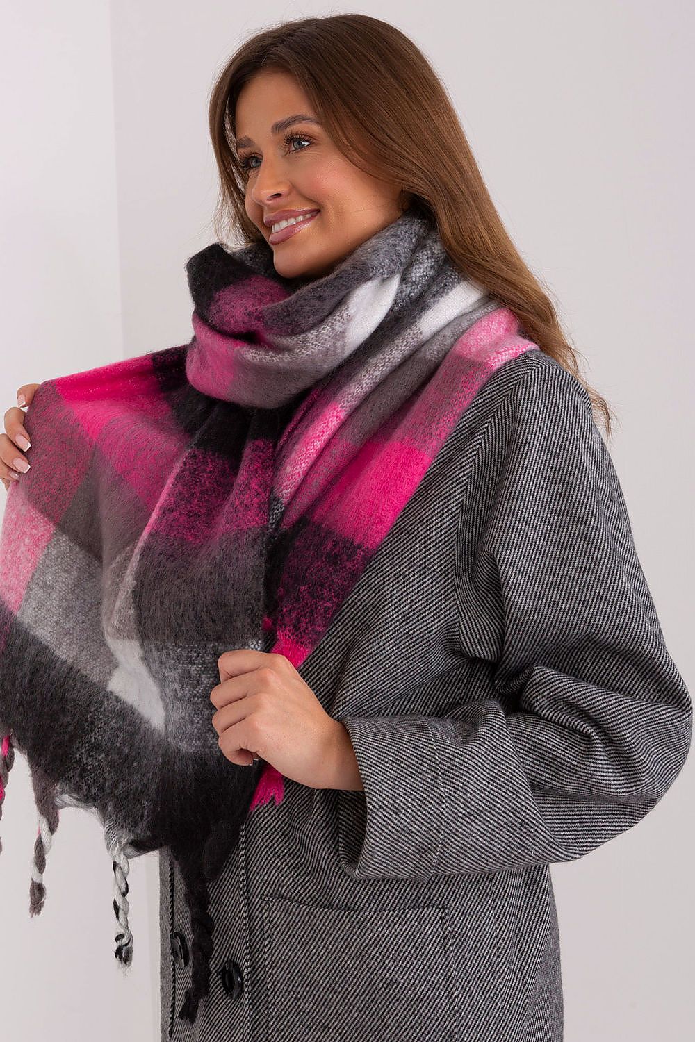   Szalik Model AT-SZ-2313501.97 Black/Pink - AT 