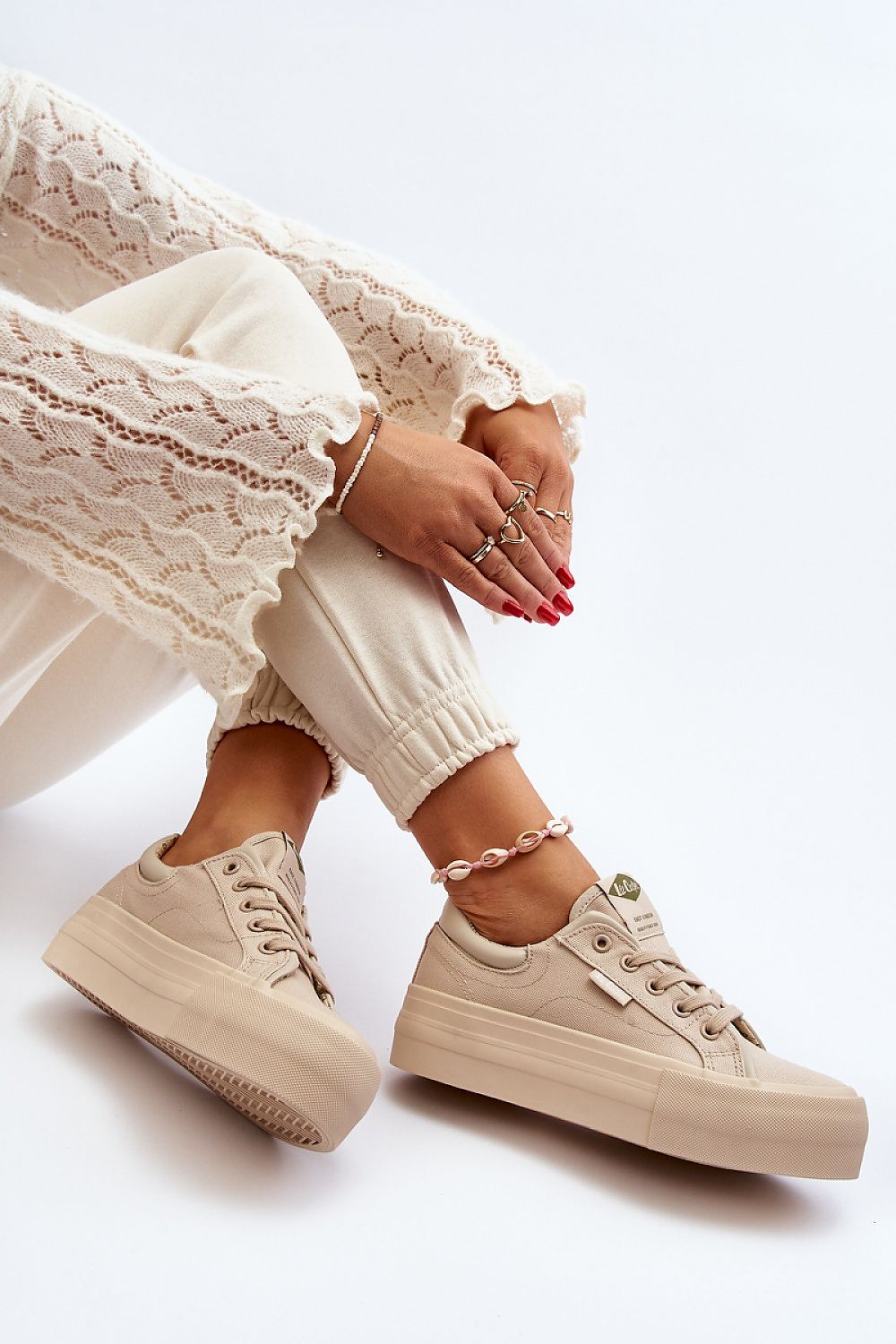   Trampki Model Lee Cooper LCW-24-31-2181 Beige - Step in style 