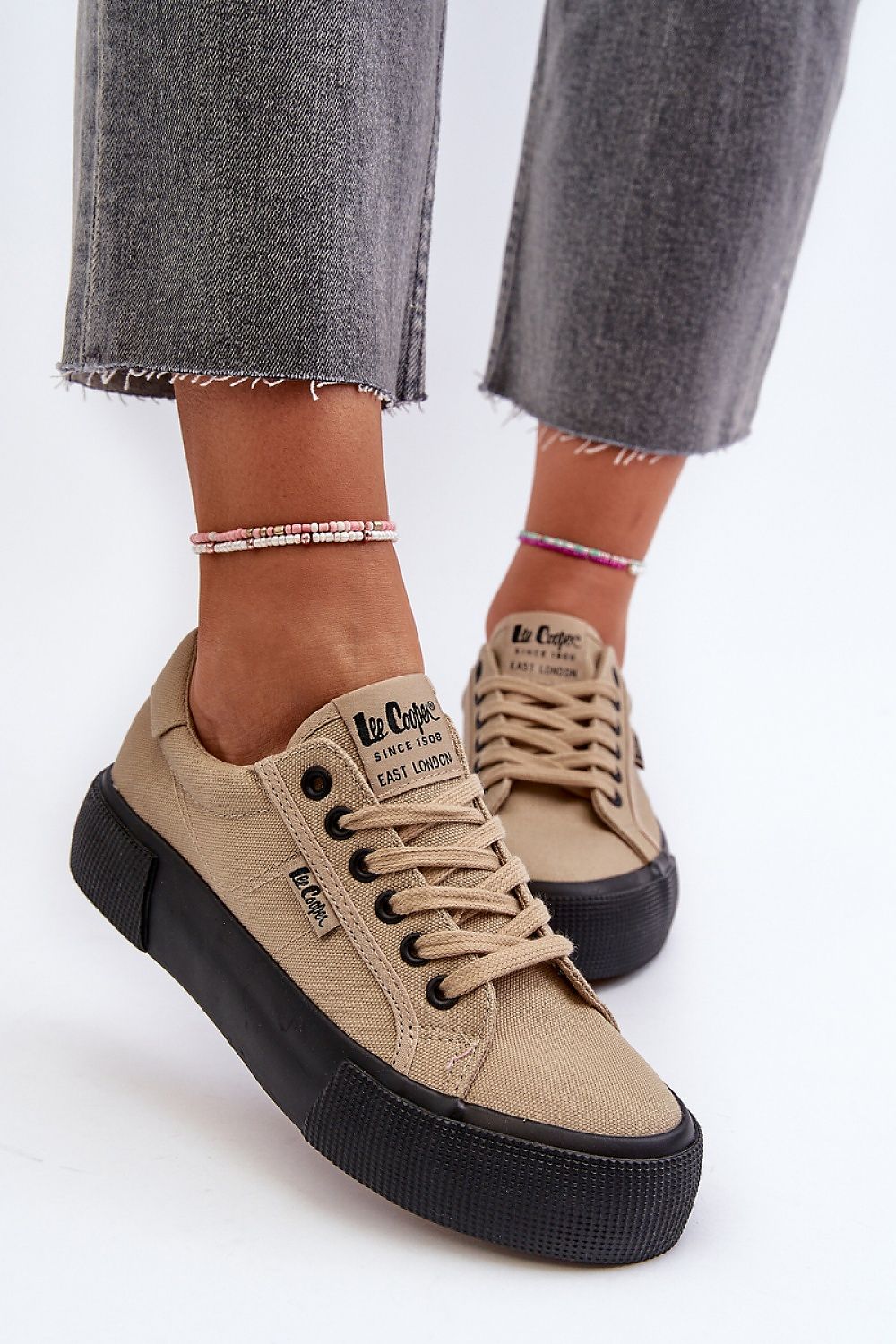   Trampki Model Lee Cooper LCW-24-31-2721 Beige - Step in style 