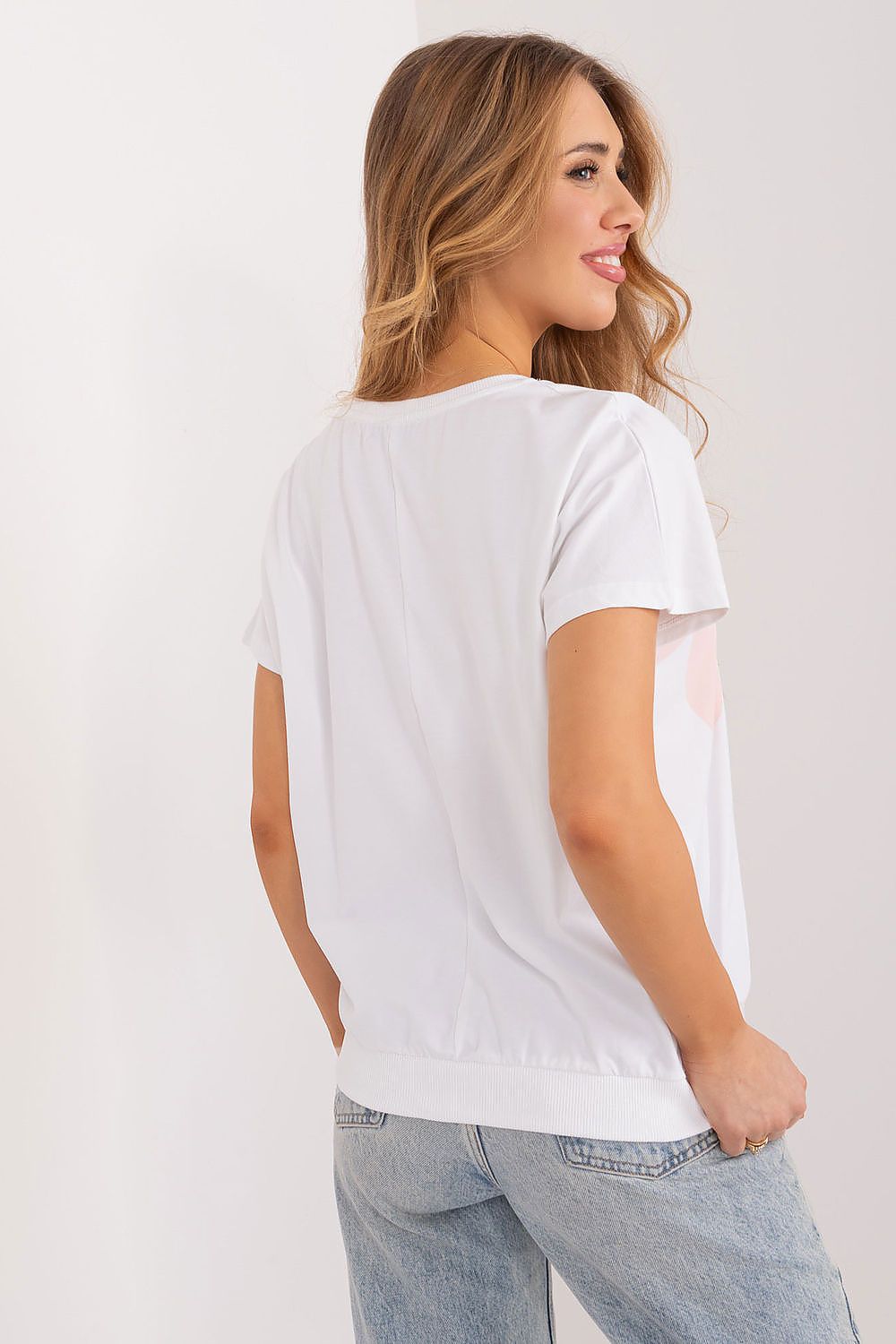   Bluzka Model RV-BZ-9628.26X White/Pink - Rue Paris 