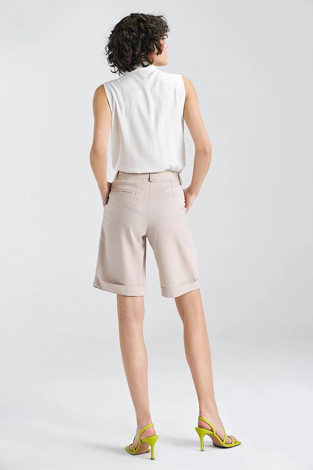   Krótkie lniane spodnie typu szorty SD86 Beige - Nife 