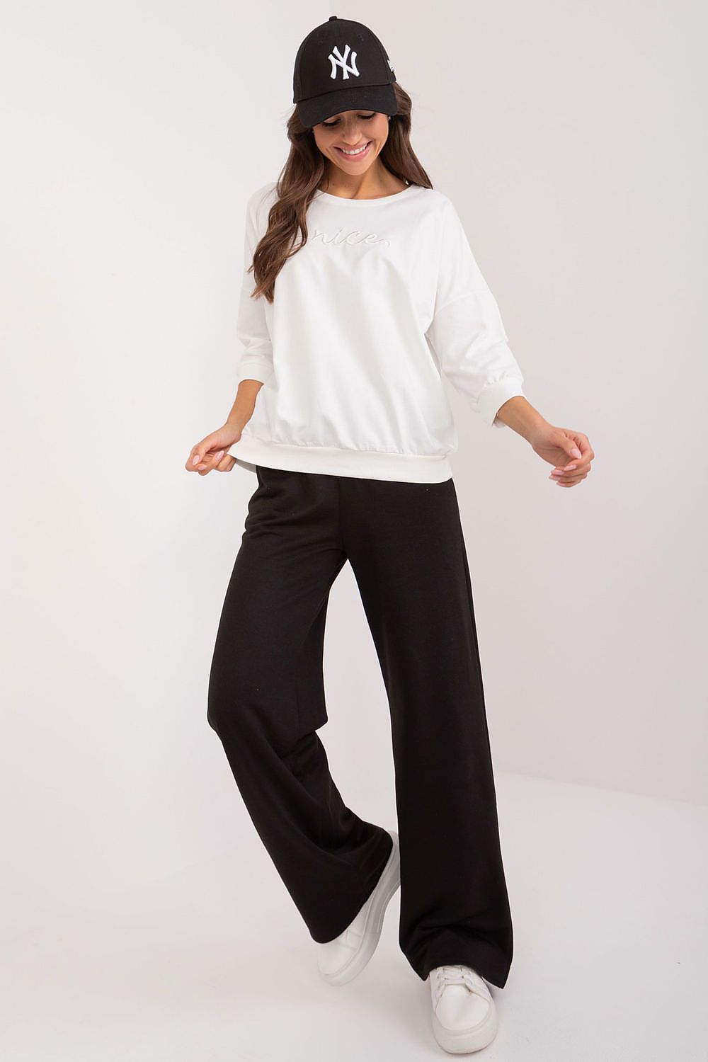   Bluza Damska Model RV-BZ-9519.22 Ecru - Relevance 
