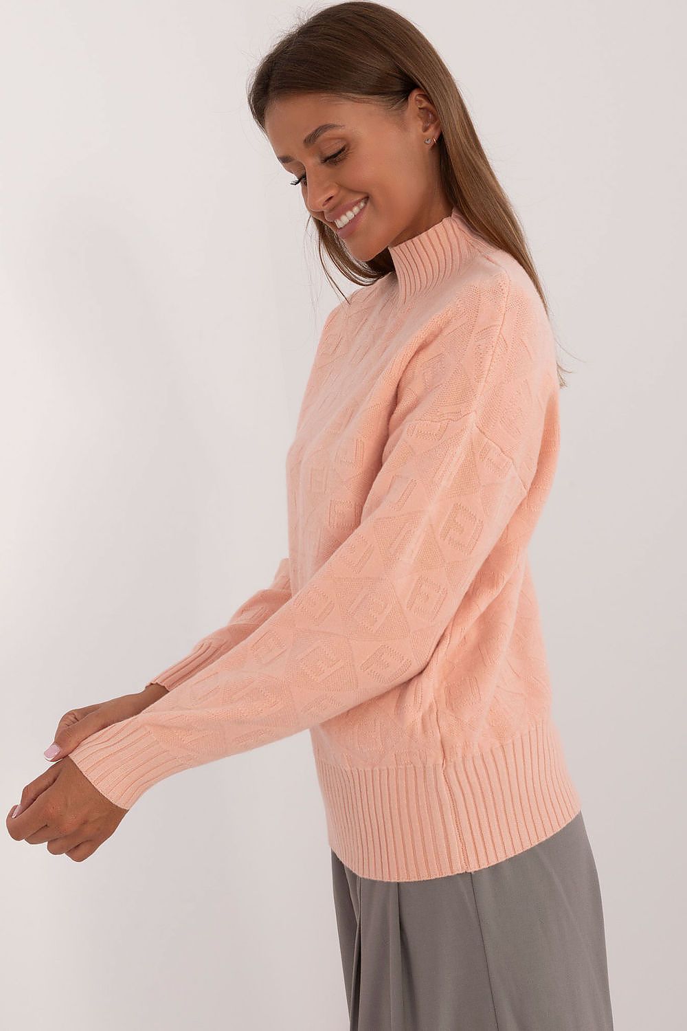   Sweter Damski Model AT-SW-2339.54 Brzoskwinia - AT 