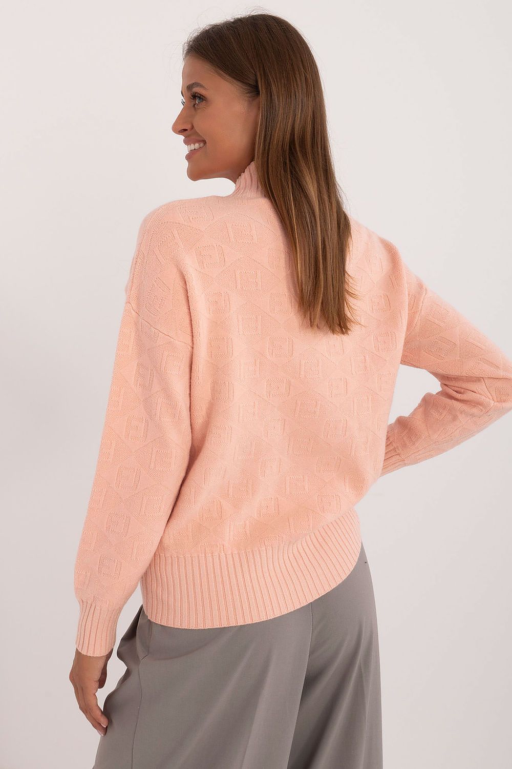   Sweter Damski Model AT-SW-2339.54 Brzoskwinia - AT 