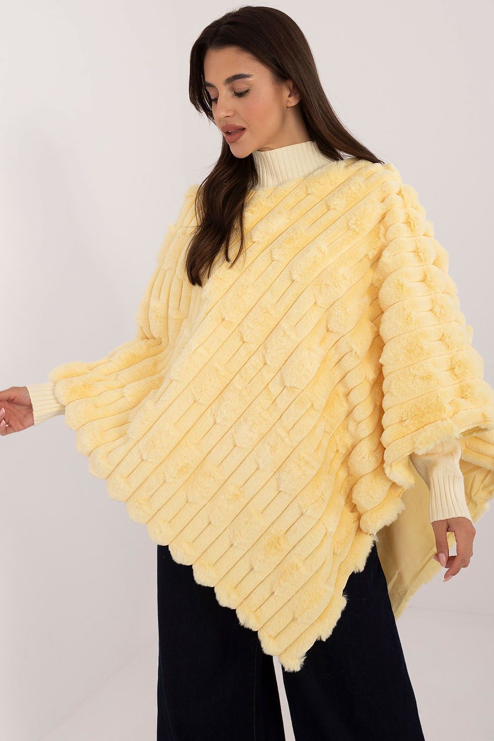  Sweter Ponczo Model AT-PN-2347.88 Light Yellow - AT 