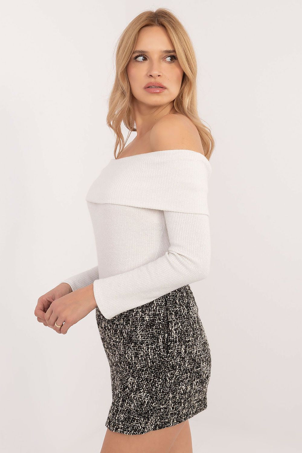   Sweter Damski Model DHJ-SW-A2449.33 Ecru - Italy Moda 