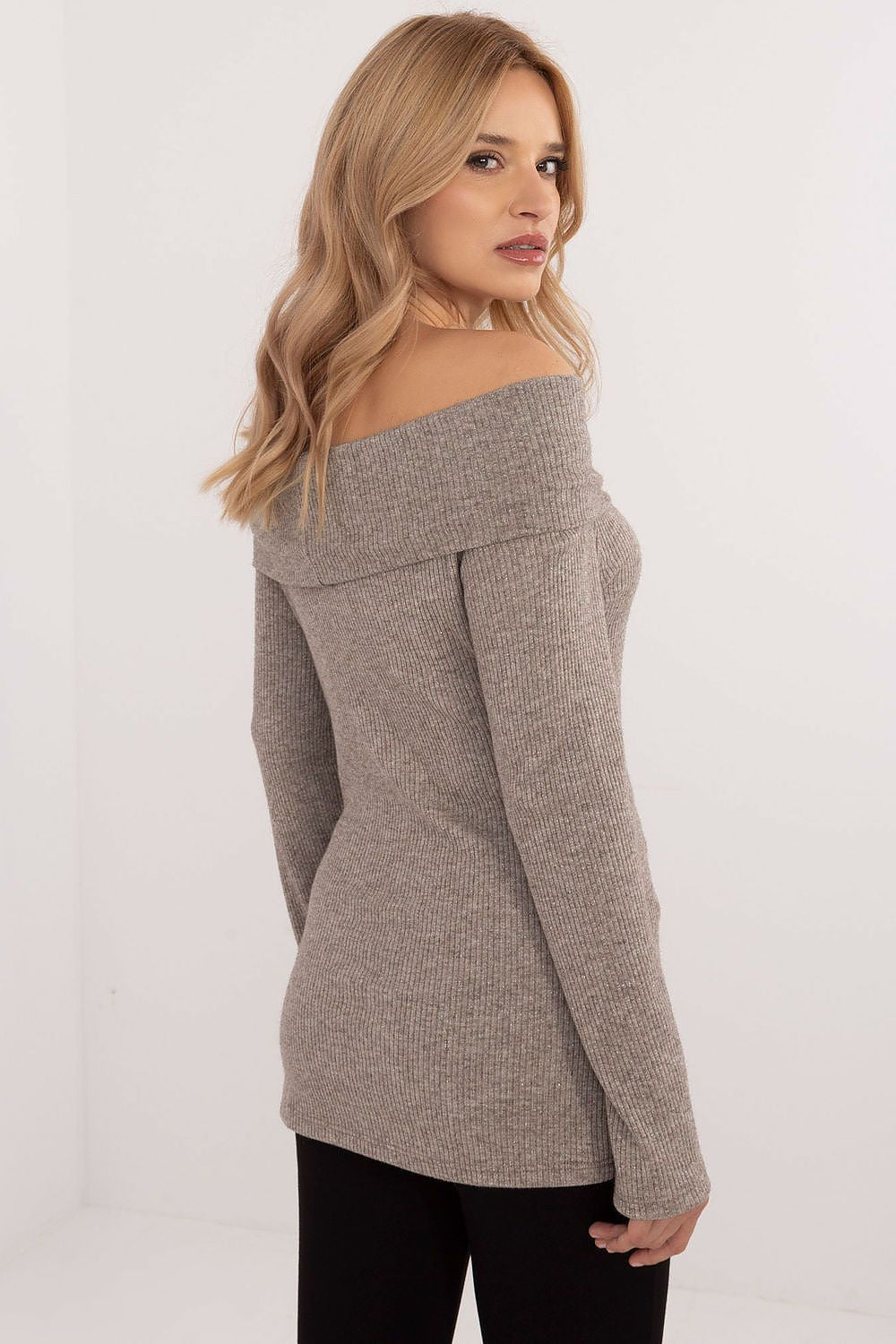   Sweter Damski Model DHJ-SW-A2449.33 Dark Beige - Italy Moda 