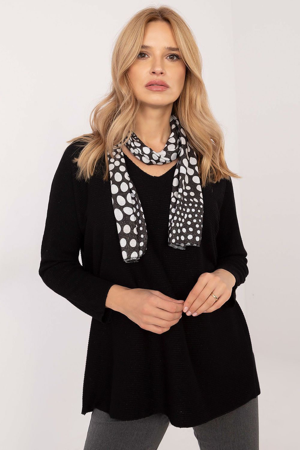   Sweter Damski Model DHJ-BZ-19226.91 Black - Italy Moda 