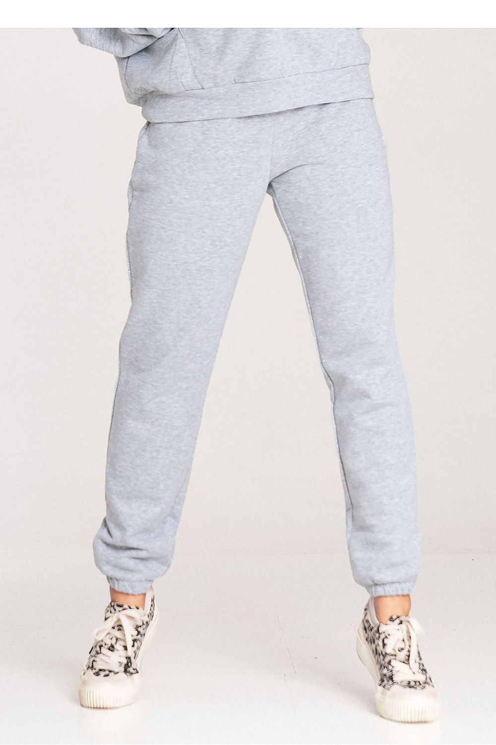  Spodnie Dresowe Model M1056 Grey - Figl 