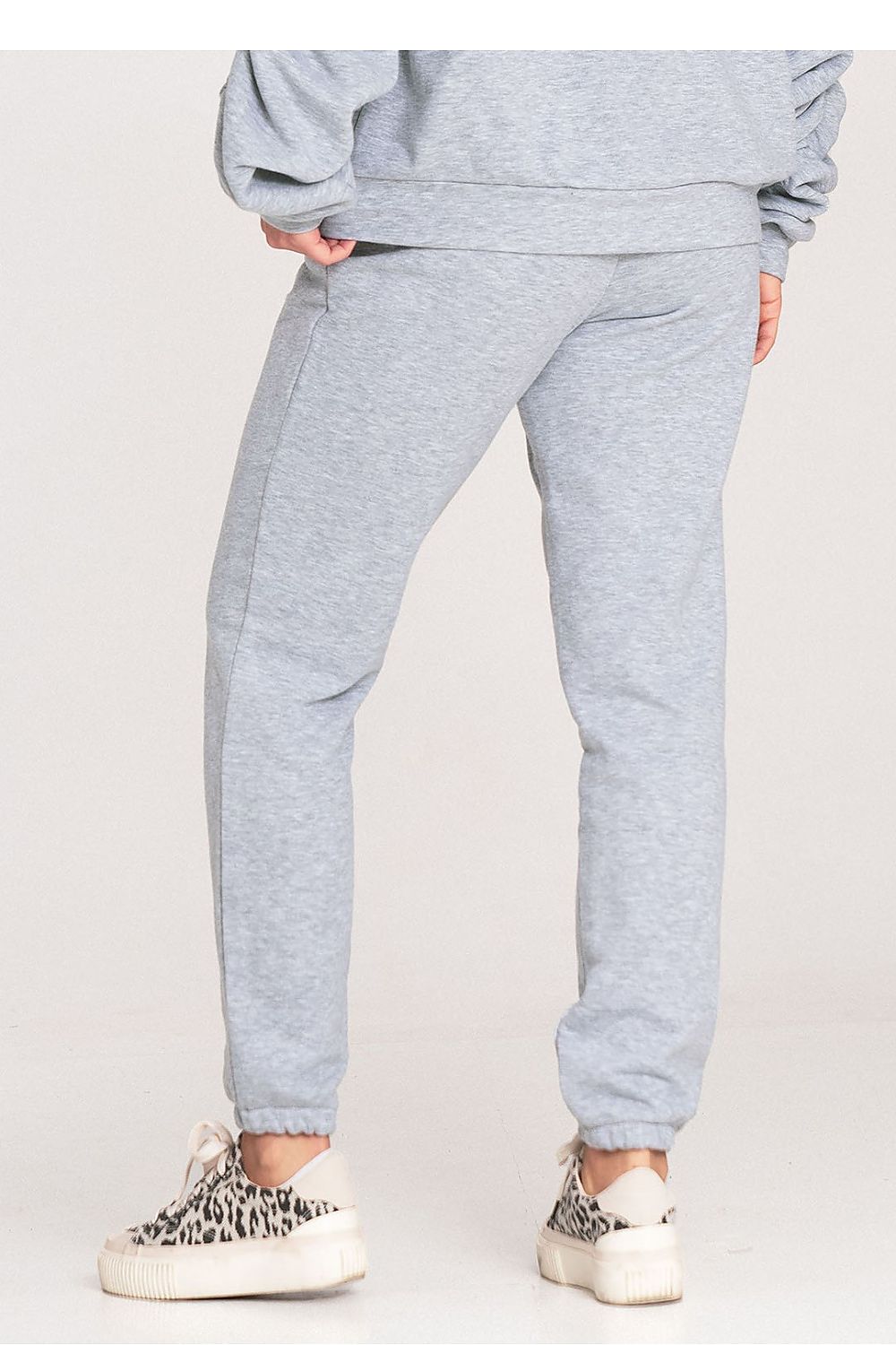  Spodnie Dresowe Model M1056 Grey - Figl 