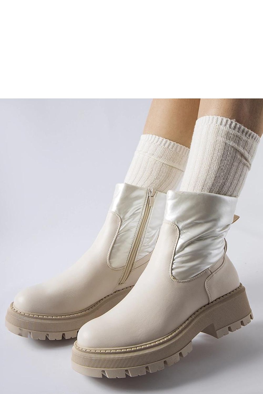   Beżowe botki z ozdobną cholewką Garrett - Solea 