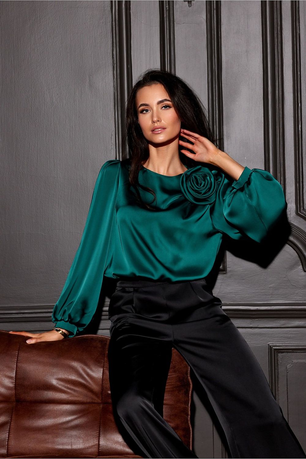   Bluzka Model Evelyn BUT BLU0194 Bottle Green - Roco Fashion 