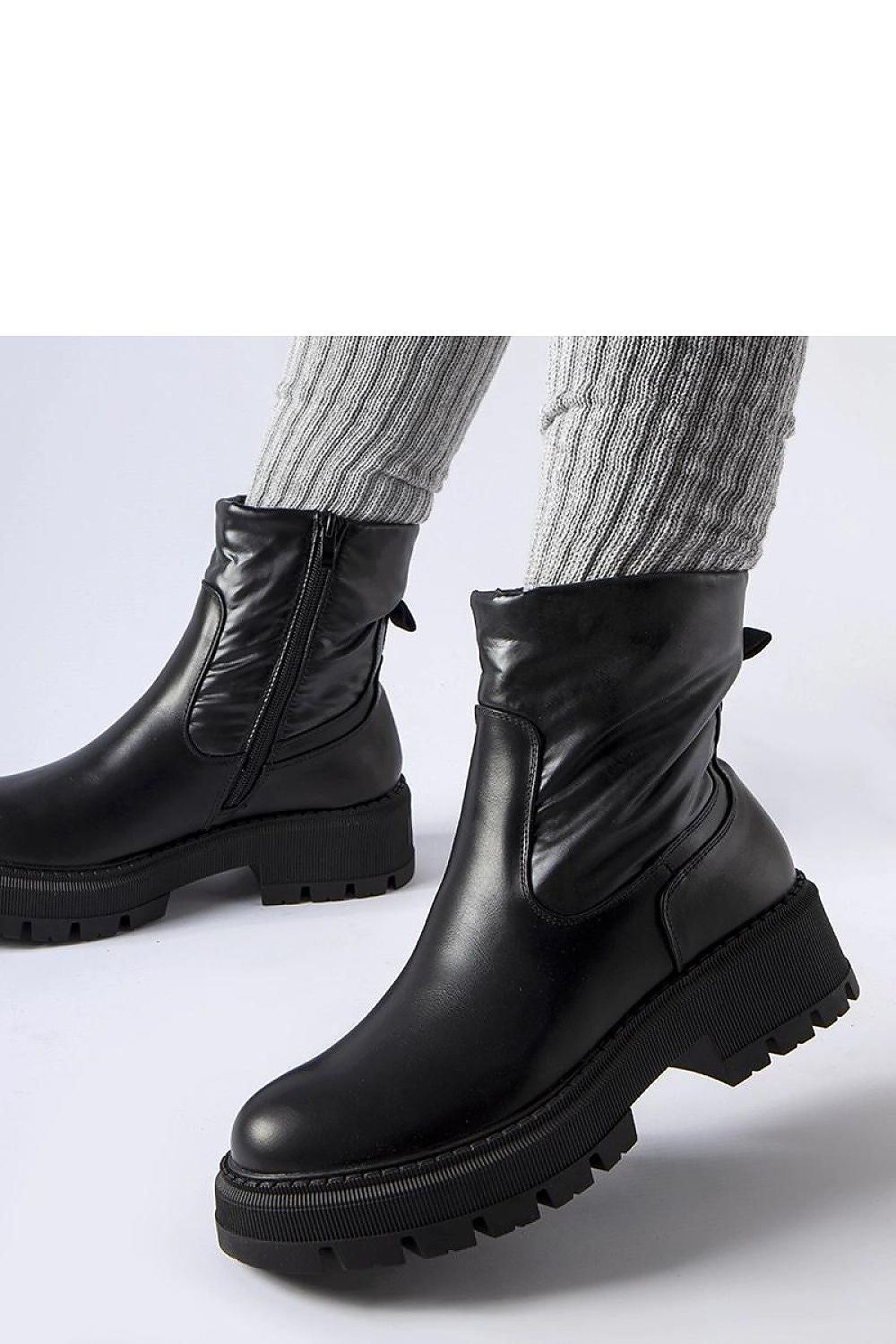   Czarne botki z ozdobną cholewką Garrett - Solea 
